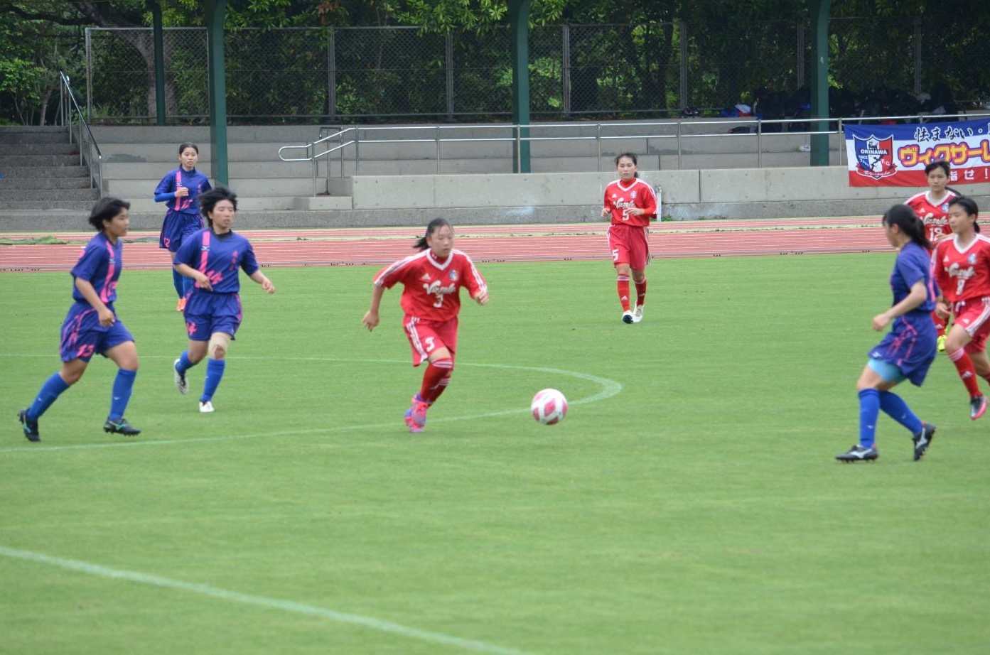 ドリブルで仕掛ける　3番　小林　佳奈菜